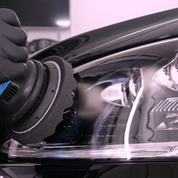 A professional bodywork and headlamp polishing worker will trans
